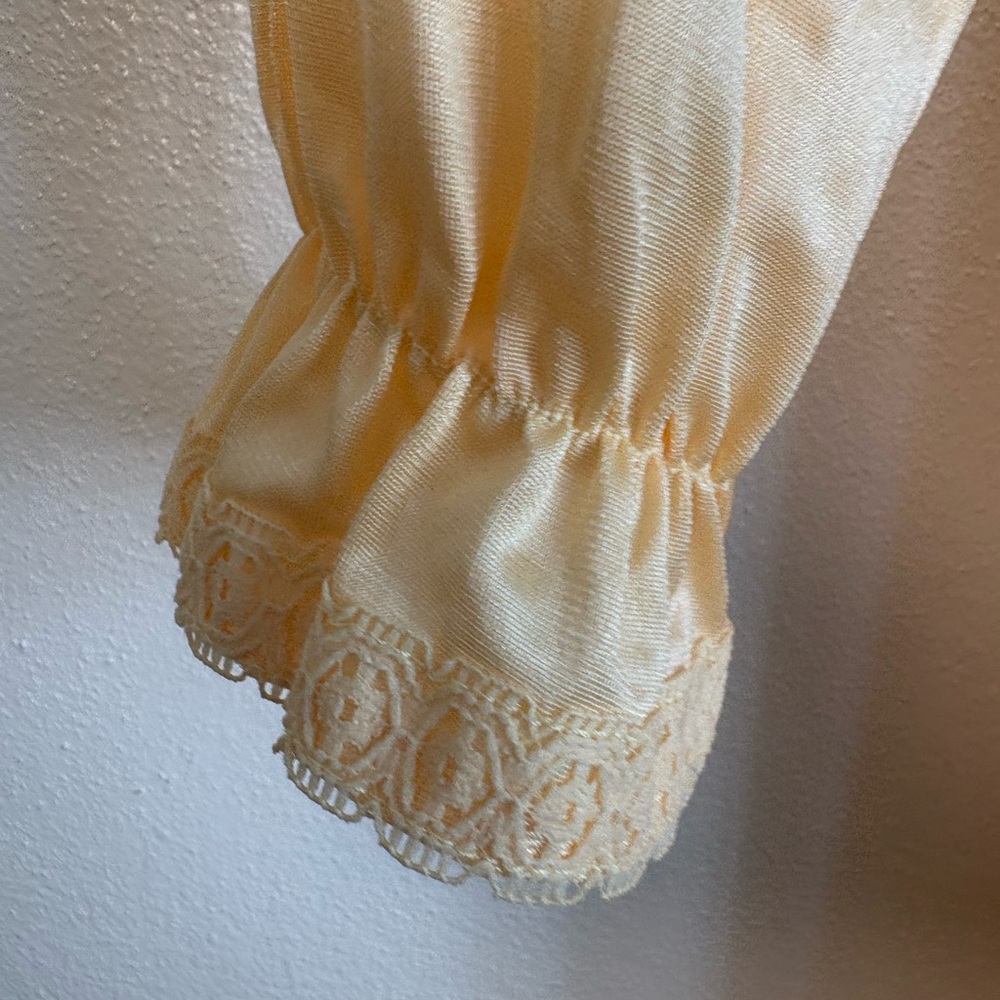 Vintage Robe - Picture 6 of 10
